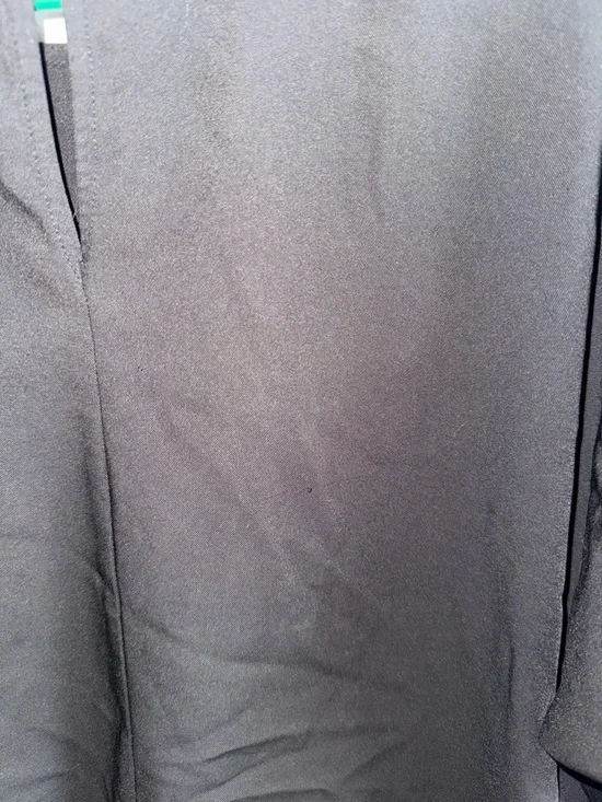 Forever 21 Black Short-Sleeve Round Neck Blouse with Keyhole - Picture 4 of 7